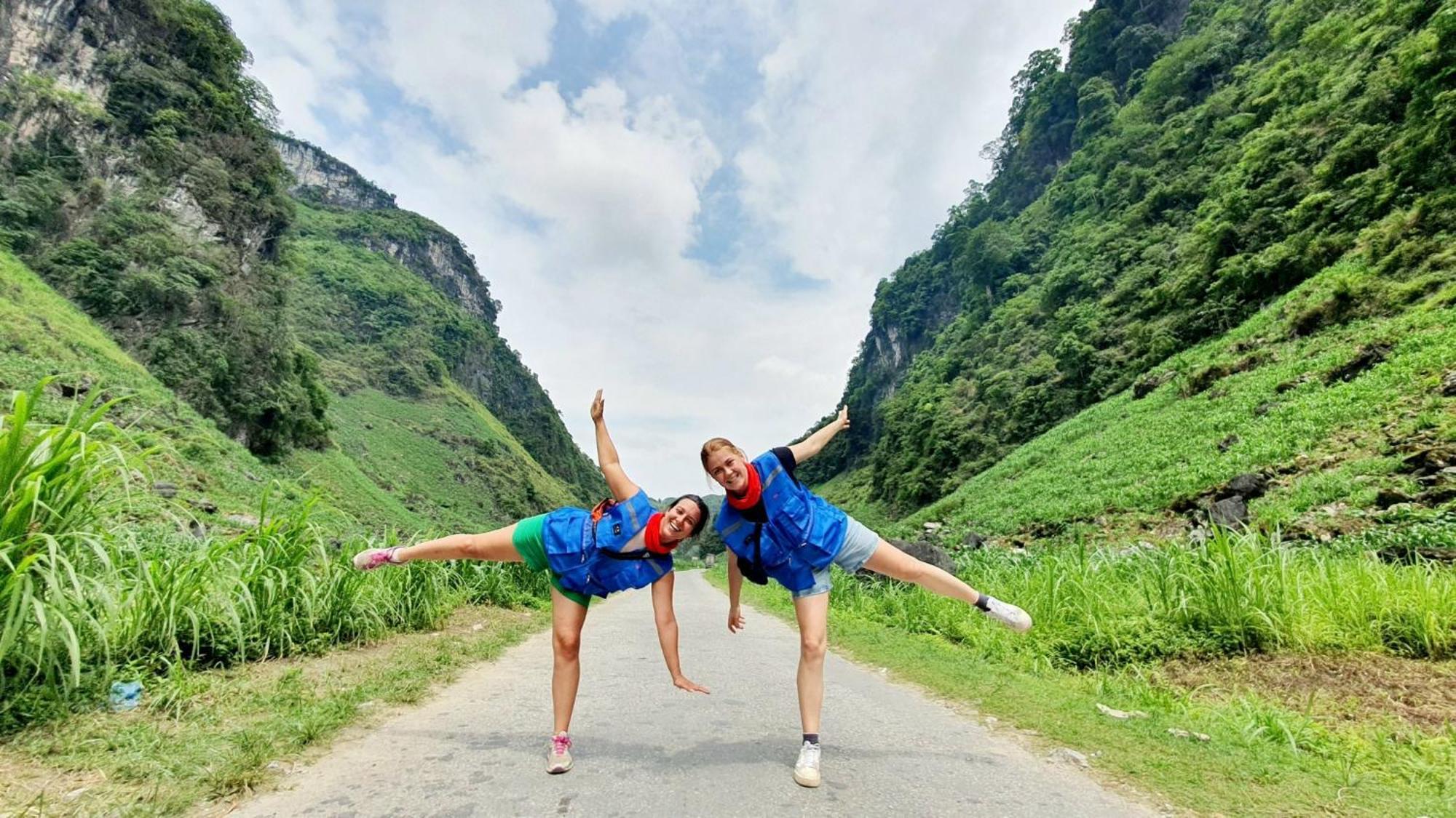 Yolo Ha Giang Adventures, Motorbike And Loop Tours Hotel Exterior photo