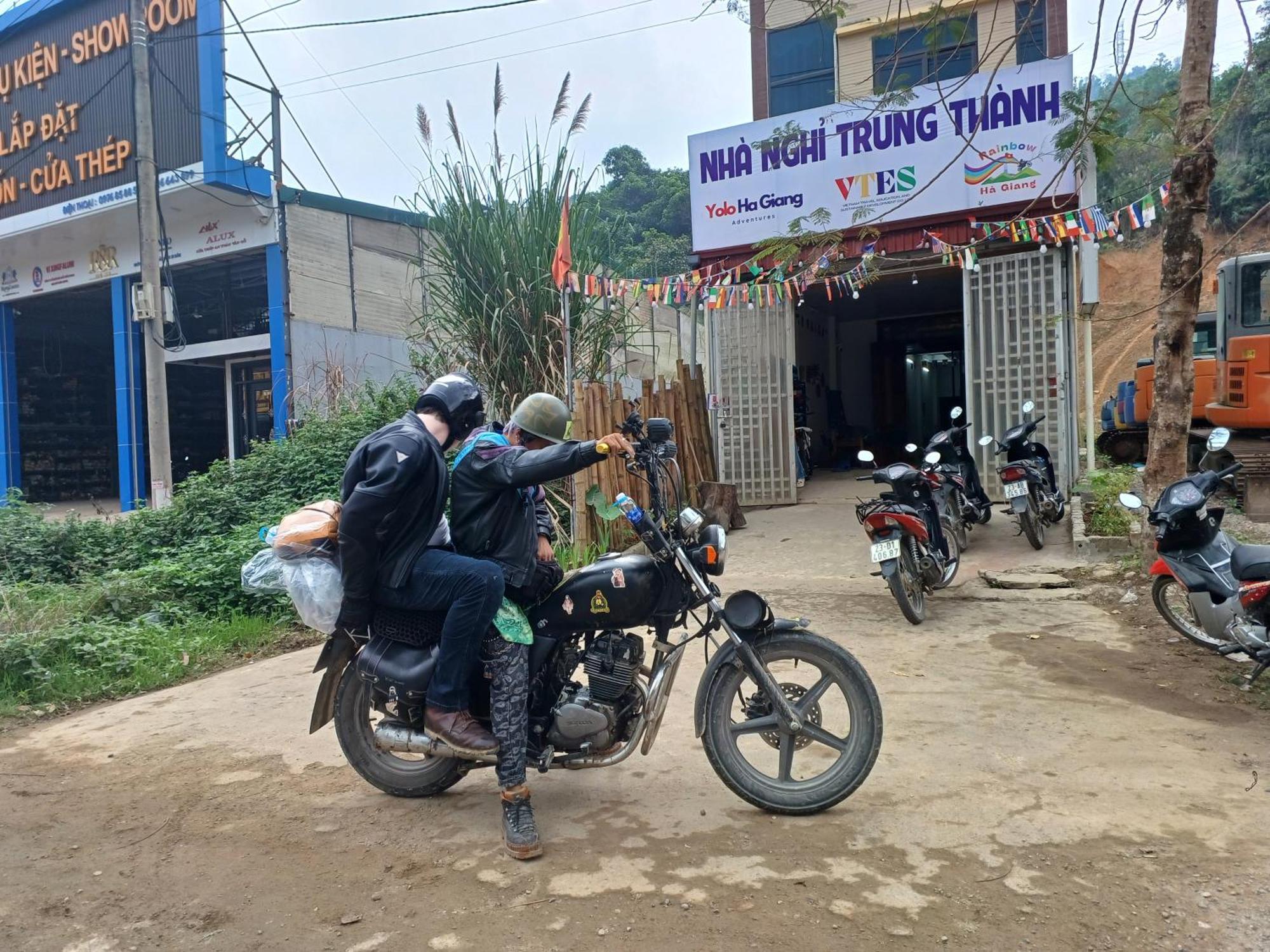 Yolo Ha Giang Adventures, Motorbike And Loop Tours Hotel Exterior photo