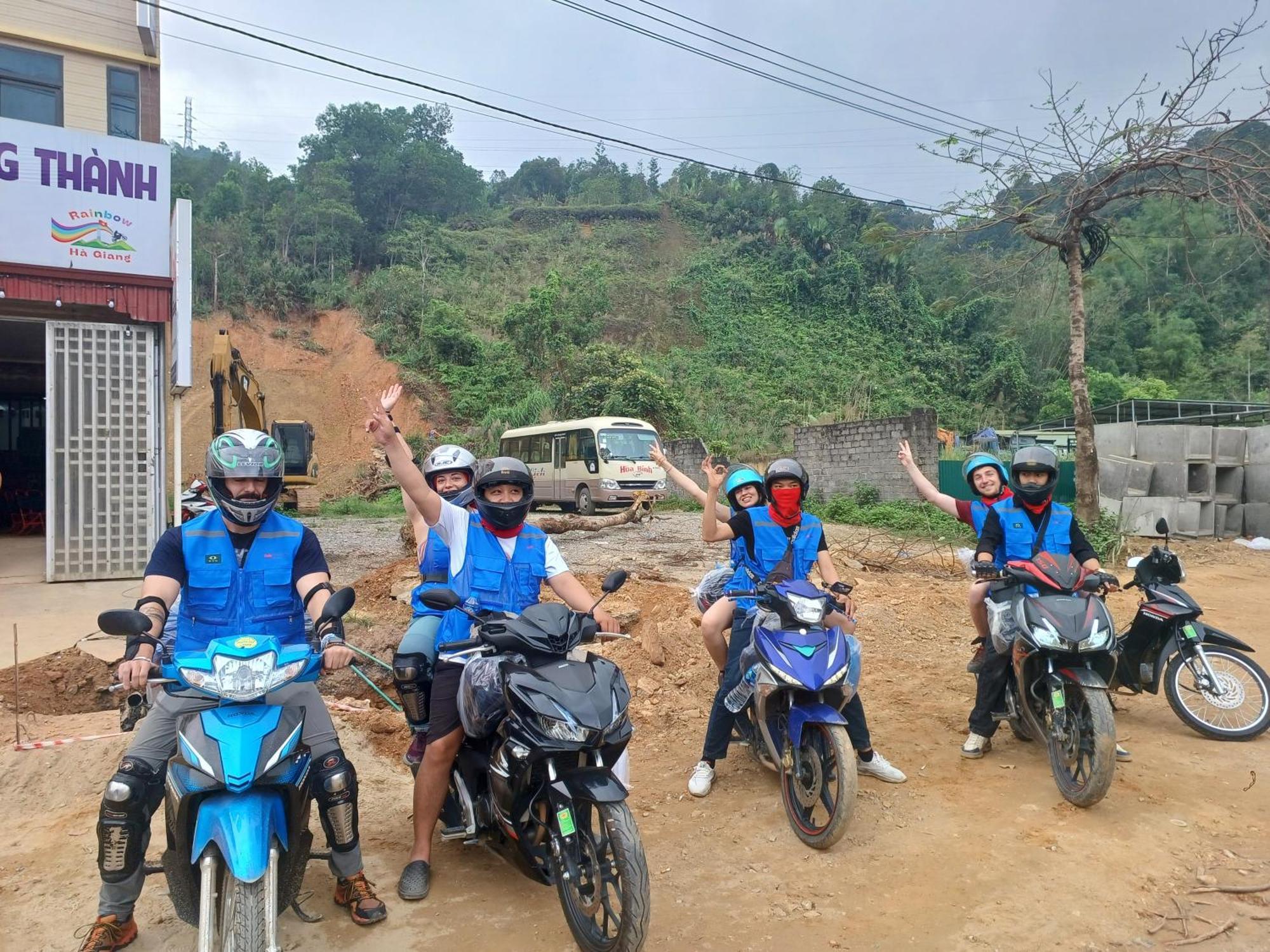 Yolo Ha Giang Adventures, Motorbike And Loop Tours Hotel Exterior photo