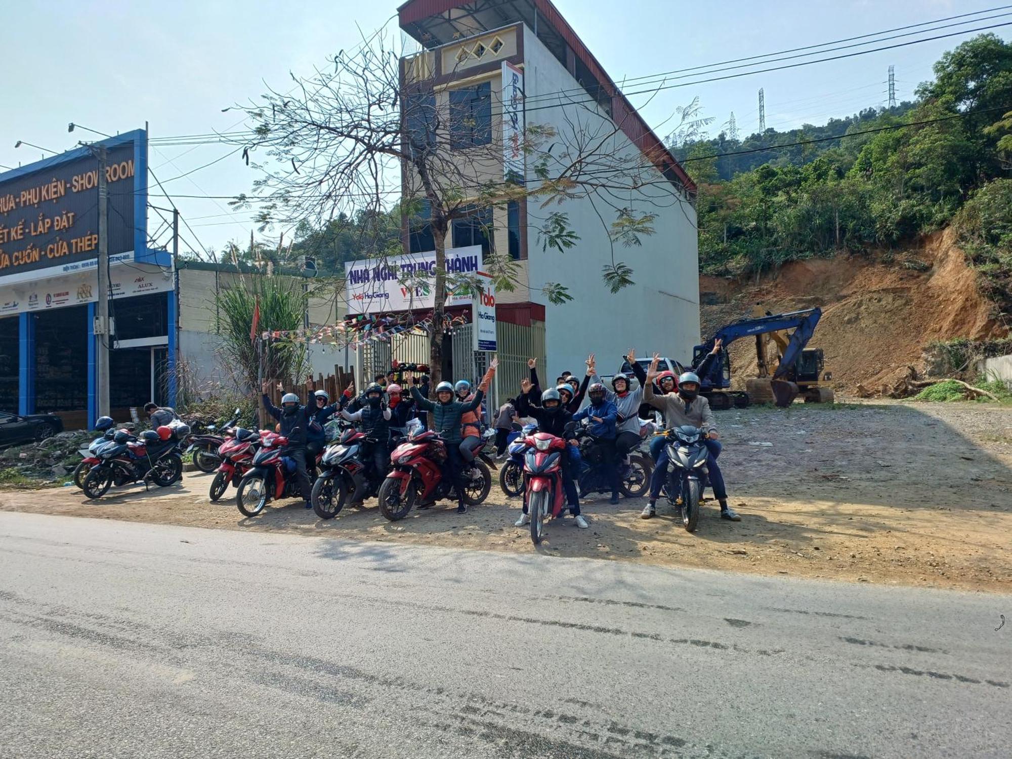 Yolo Ha Giang Adventures, Motorbike And Loop Tours Hotel Exterior photo