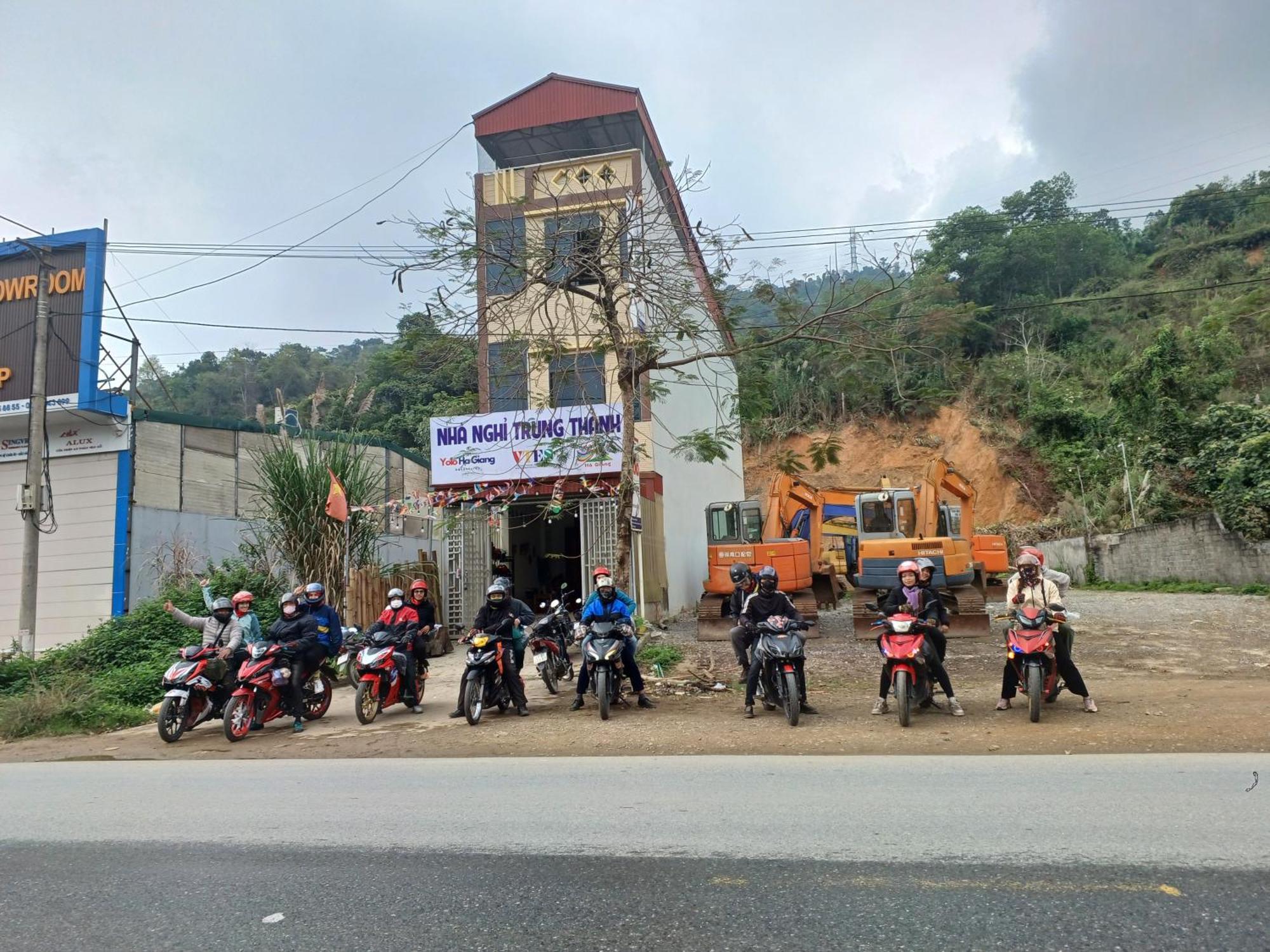 Yolo Ha Giang Adventures, Motorbike And Loop Tours Hotel Exterior photo