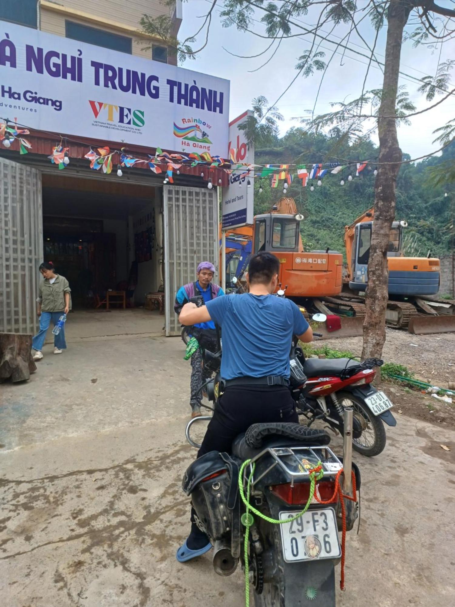 Yolo Ha Giang Adventures, Motorbike And Loop Tours Hotel Exterior photo