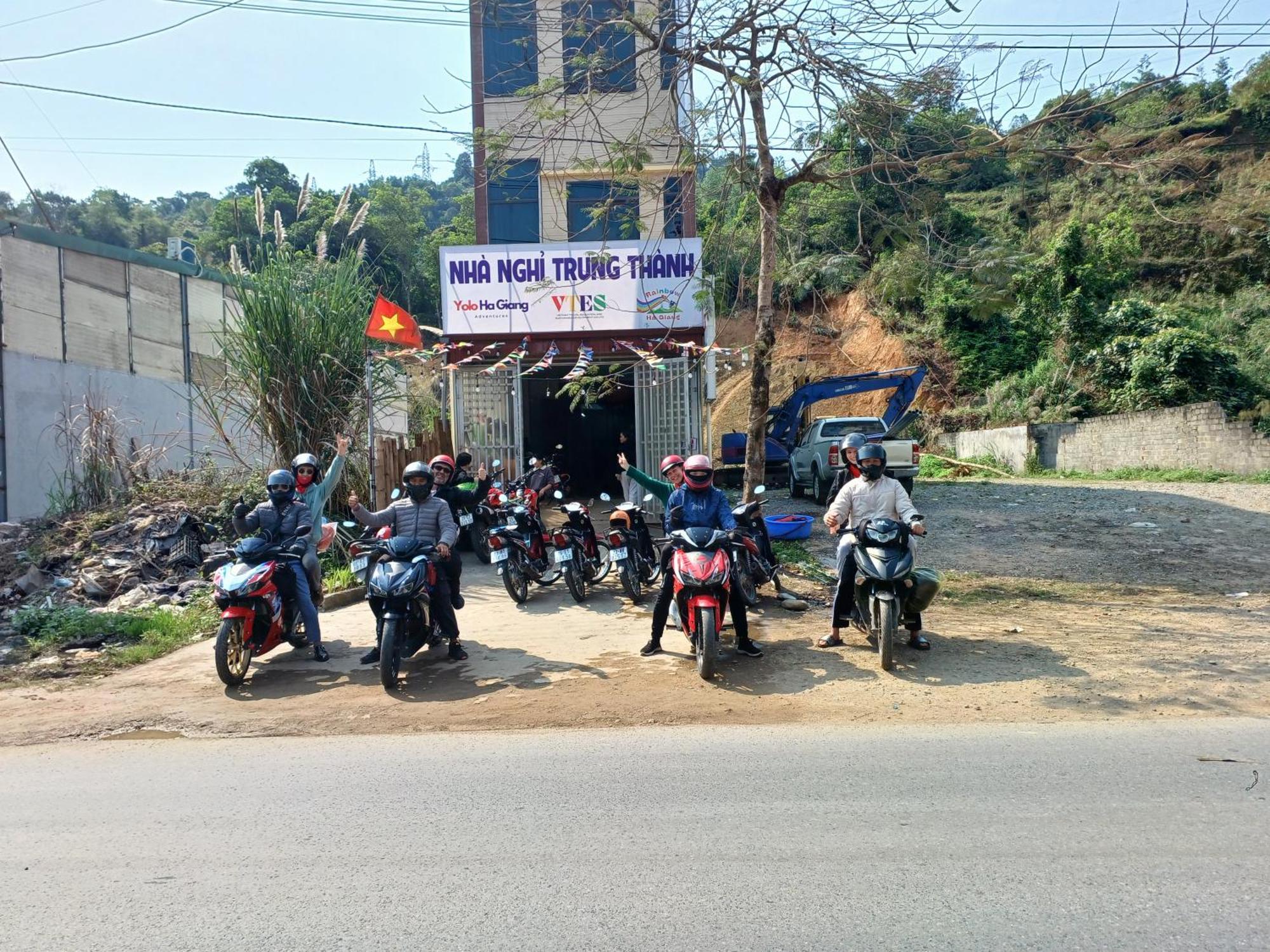 Yolo Ha Giang Adventures, Motorbike And Loop Tours Hotel Exterior photo