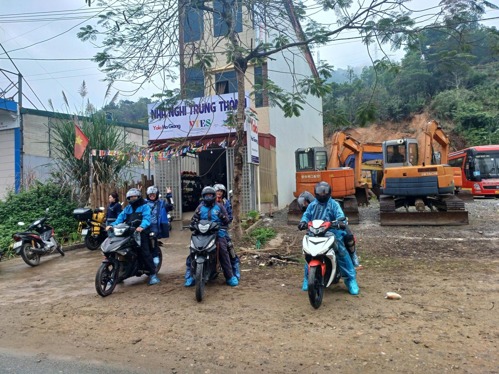 Yolo Ha Giang Adventures, Motorbike And Loop Tours Hotel Exterior photo
